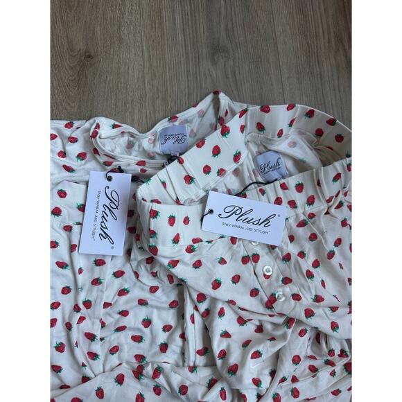 NEW NWT Plush Revolve Strawberry 3 Piece Pajama set size Xs - Picture 6 of 6